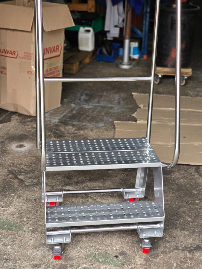 Stainless mobile platform steps